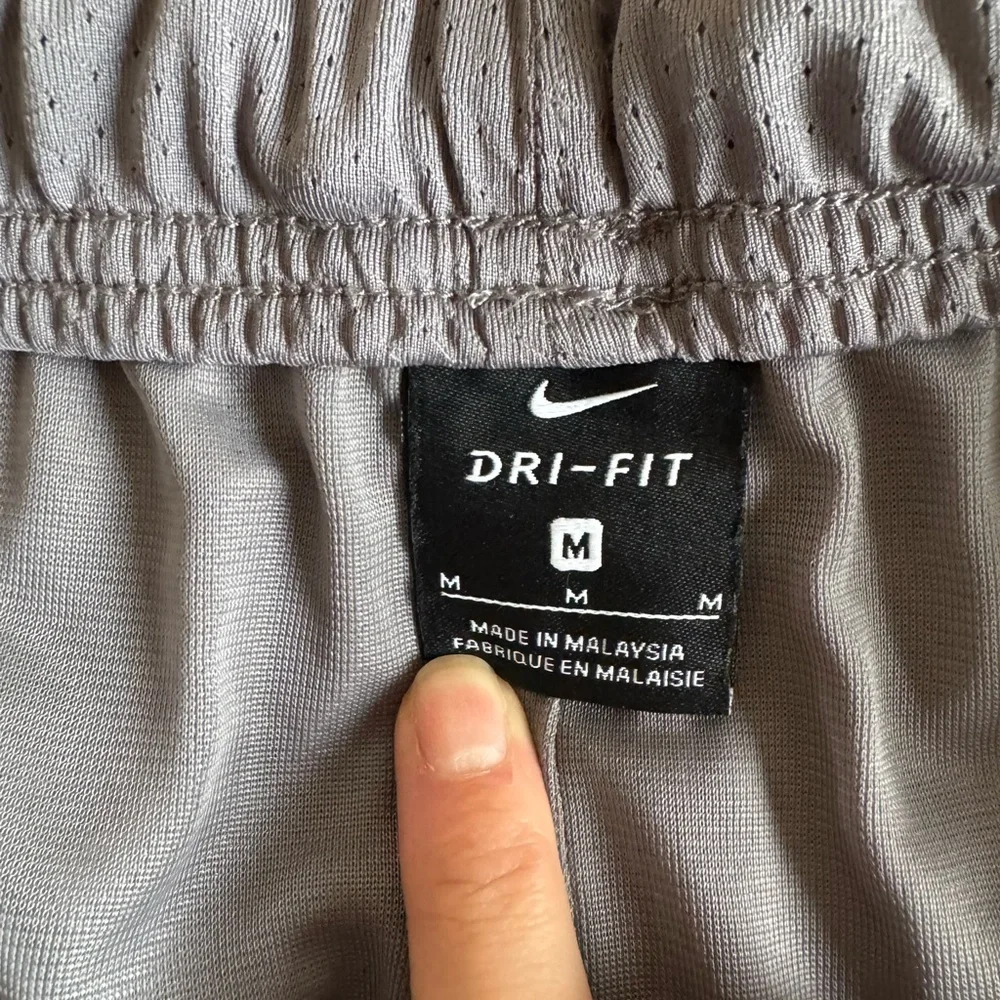 Nike Men's Charcoal Athletic Shorts - Picture 3 of 5